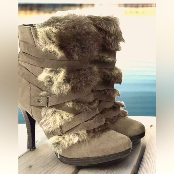 👢ELLE👢VEGAN FUR & SUEDE AROUND STRAPS 4.5” HIGH HEEL ANKLE BOOTS EUC💃 - Picture 3 of 15